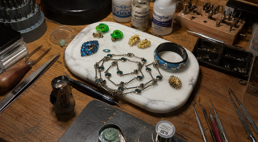 Original-Construction-vs-Possible-Later-Stone-Replacement.Hero-imagejpg Vintage jewellery materials used for authentication including metals, crystals, enamel and pearls.